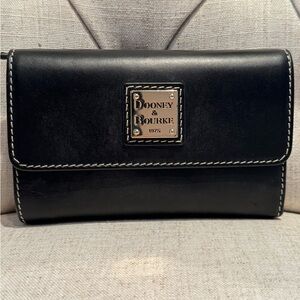 Dooney & Bourke Black Leather Wallet. Good Condition!